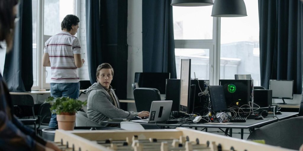 10 Fun Group Games That Build Trust and Drive Team Success