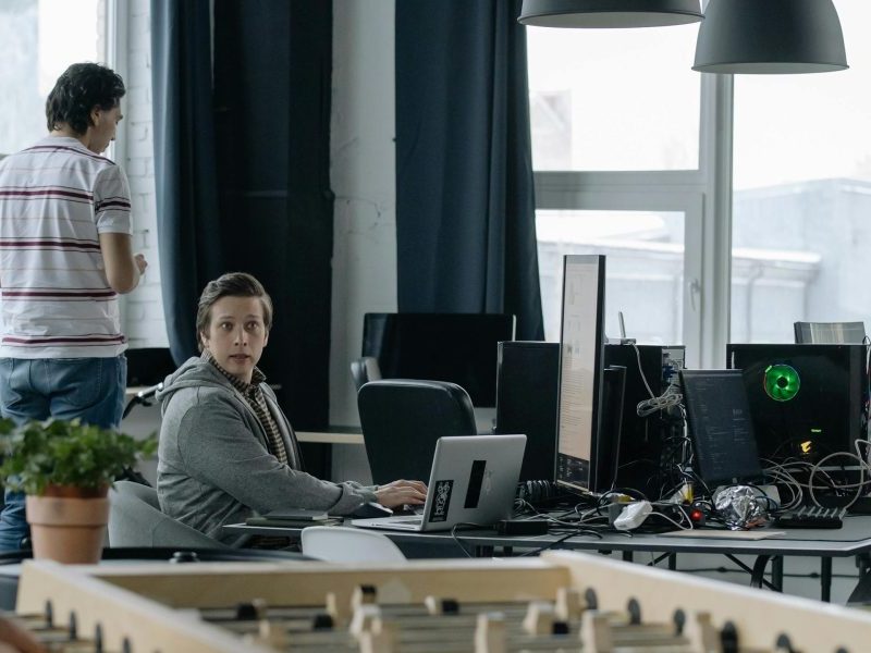 10 Fun Group Games That Build Trust and Drive Team Success