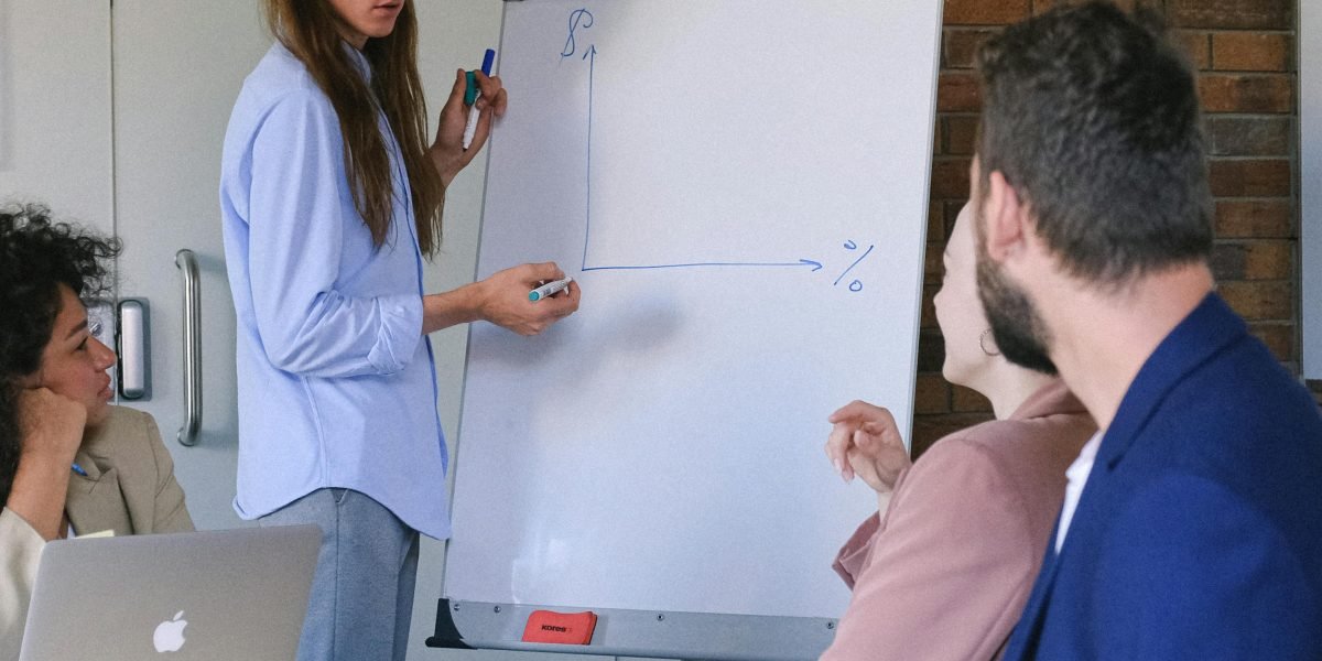 A manager facilitating an open discussion with their team, using strategic questions to diagnose challenges and foster improvements.