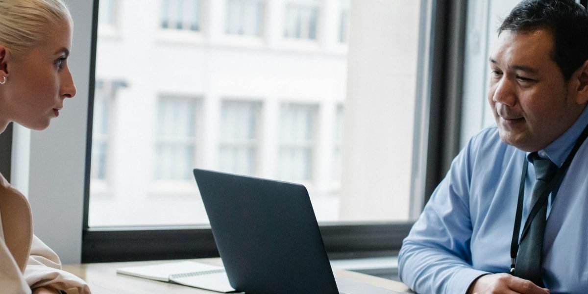 An interviewer engages a candidate with insightful questions to uncover true collaborative behaviors.
